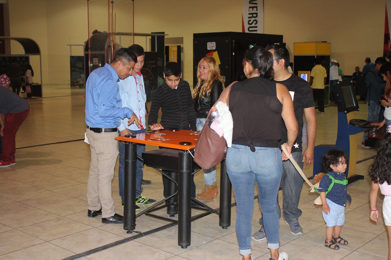 UNIVERSUM EN FERIA TLX (2)